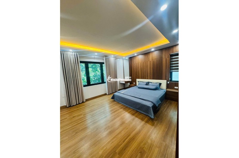 13 tỷ nhà 6 tầng thang máy trung tâm đống đa, vài phút ga cát linh, sổ sẵn sang tên